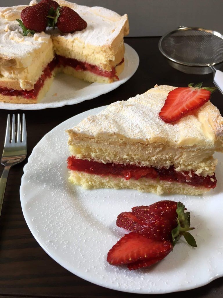 Torcik z truskawkami