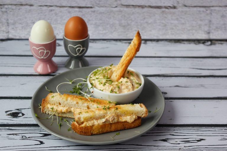 Pasta jajeczna z tuńczykiem i rzeżuchą