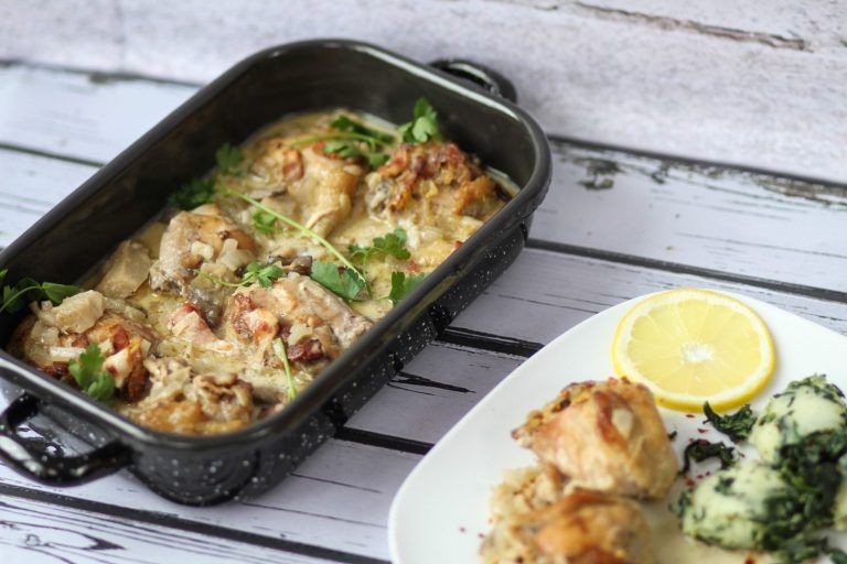 Pieczony udziec z kurczaka z grzybami