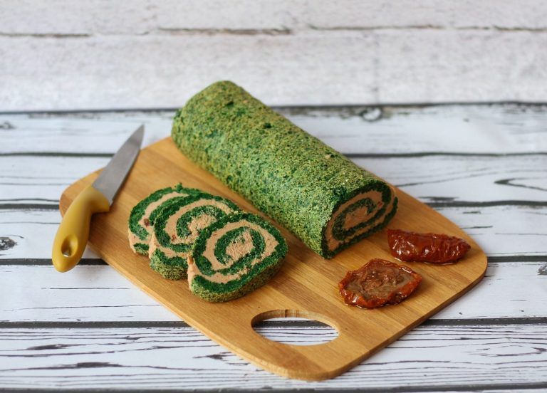 Rolada szpinakowa z kremem z tuńczyka
