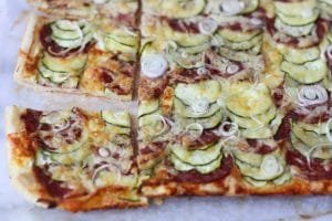 Tarta na cieście francuskim z cukinią