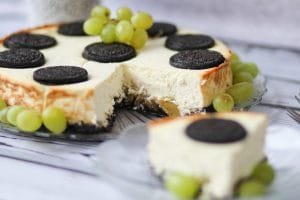 Sernik Oreo z winogronem