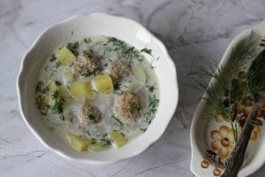 Zupa z kalarepy z pulpetami