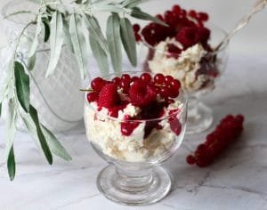 Deserek serowy z owocami