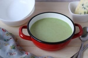 Zupa brokułowa z serem Stilton