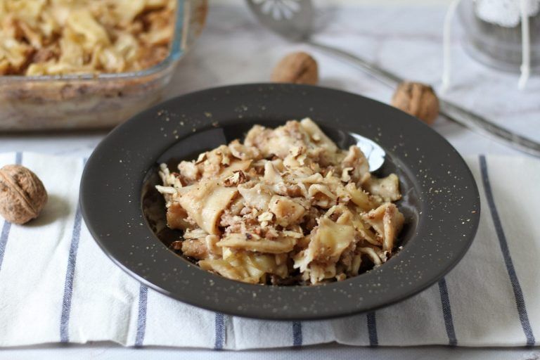 Łazanki z kapustą i orzechami
