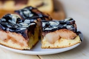 Ciasto czekoladowe z jabłkami i czekoladą