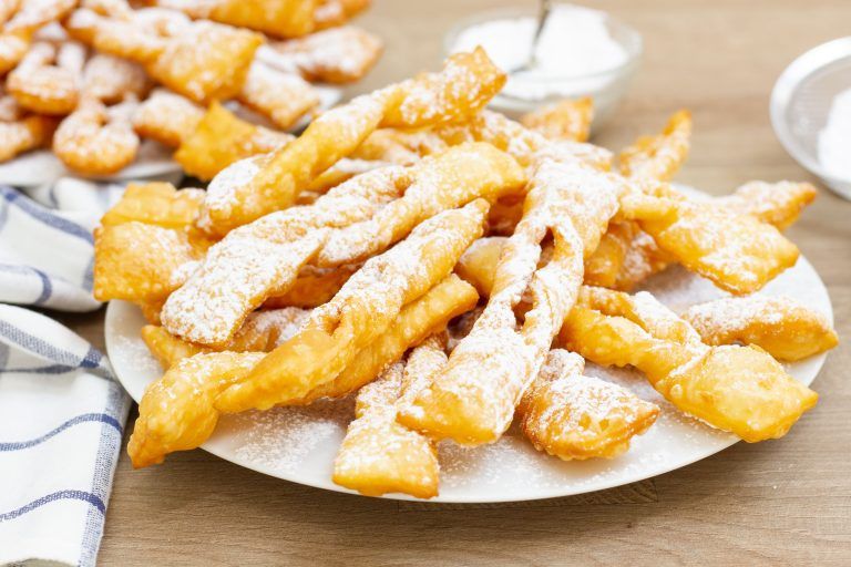 Przepis na Faworki (Chrust, Chruściki)