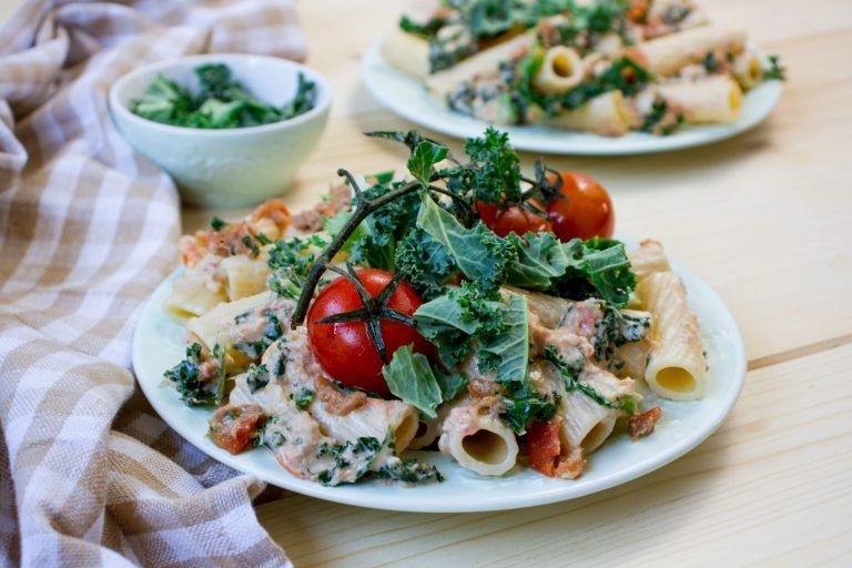 Makaron z jarmużem i tuńczykiem