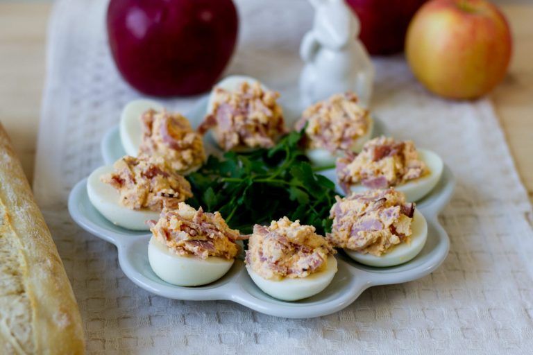 Jajka faszerowane szynką