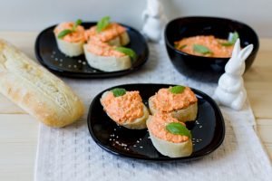 Pasta kanapkowa z jajek i papryki