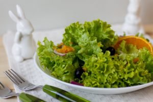 Sałatka z sałaty karbowanej i pomarańczy