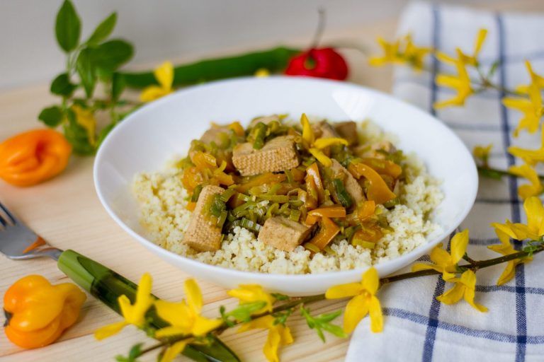 Tofu z warzywami i ryżem