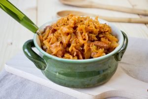 Bigos z młodej kapusty