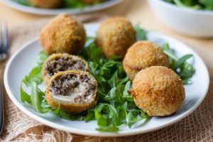 Smażone pieczarki faszerowane mozzarellą