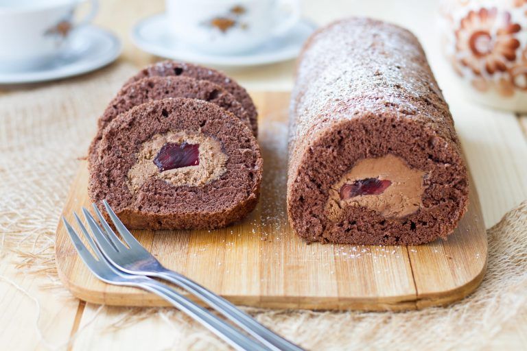 Rolada czekoladowa z kremem