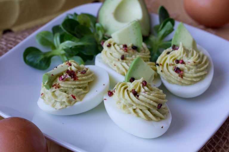 Jajka faszerowane kremem z awokado