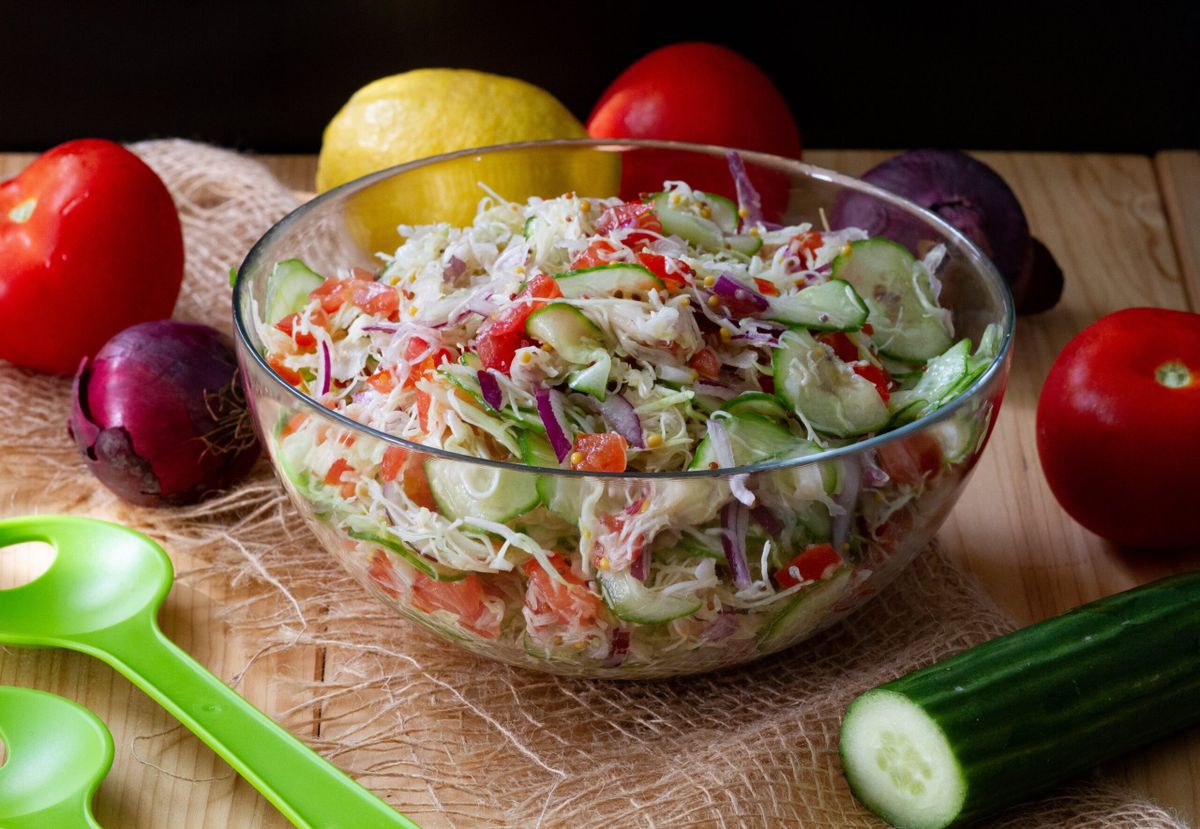 Surówka z młodej kapusty