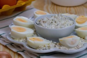 Sos na majonezie z korniszonami