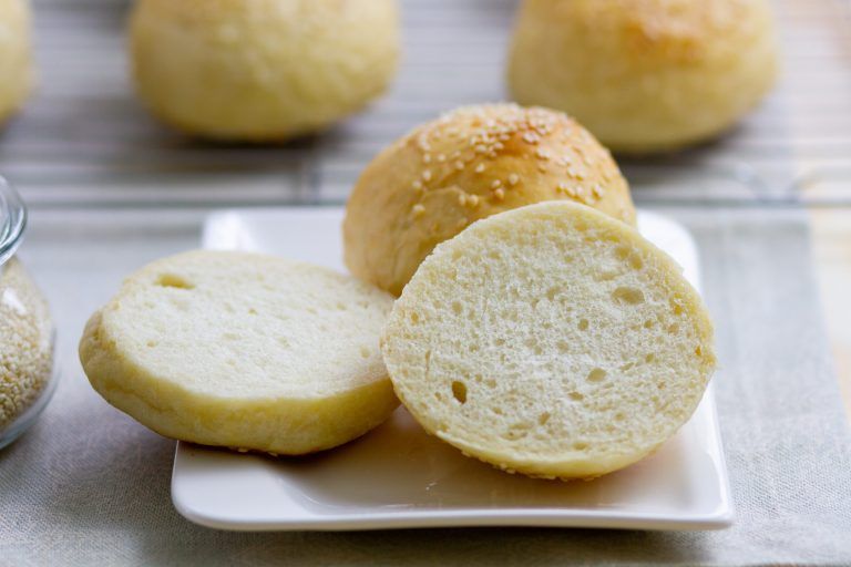 Bułki do burgerów z sezamem