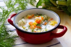 Zupa kalafiorowa z marchewką i ziemniakami
