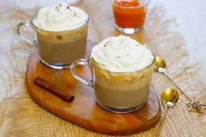 Latte z puree z dyni i przyprawami
