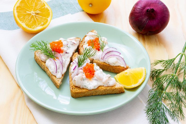 Przepis na tost Skagen