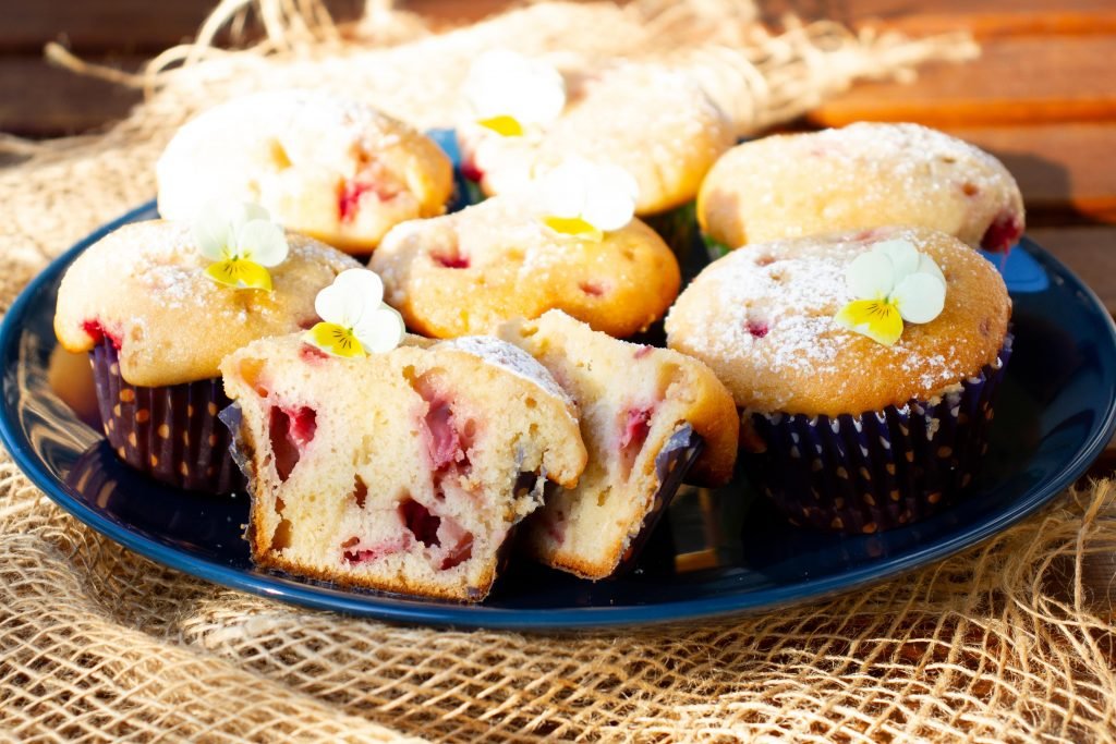 Muffinki z truskawkami i czekoladą
