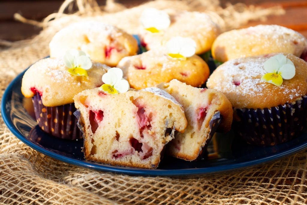 Muffinki z truskawkami i czekoladą