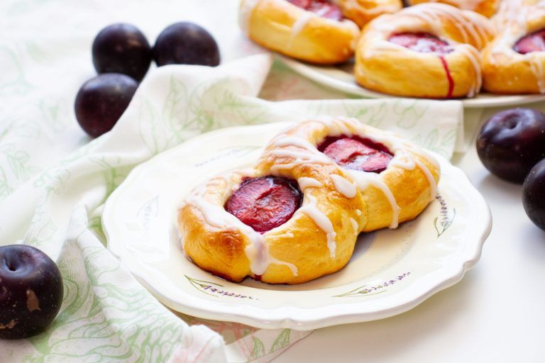 Drożdżówki z owocami