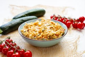 Risotto z cukinią i pieczonymi pomidorami