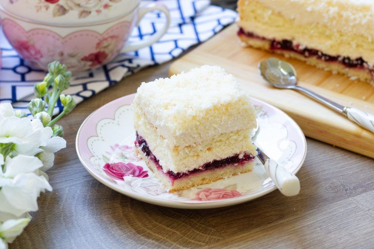 Ciasto Łabędzi Puch z kremem i dżemem