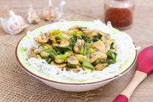 Pak choi z pieczarkami przepis