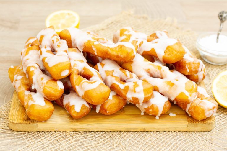 Przepis na faworki drożdżowe