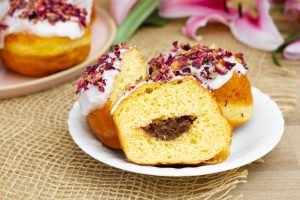 Przepis na pączki z konfiturą z róży