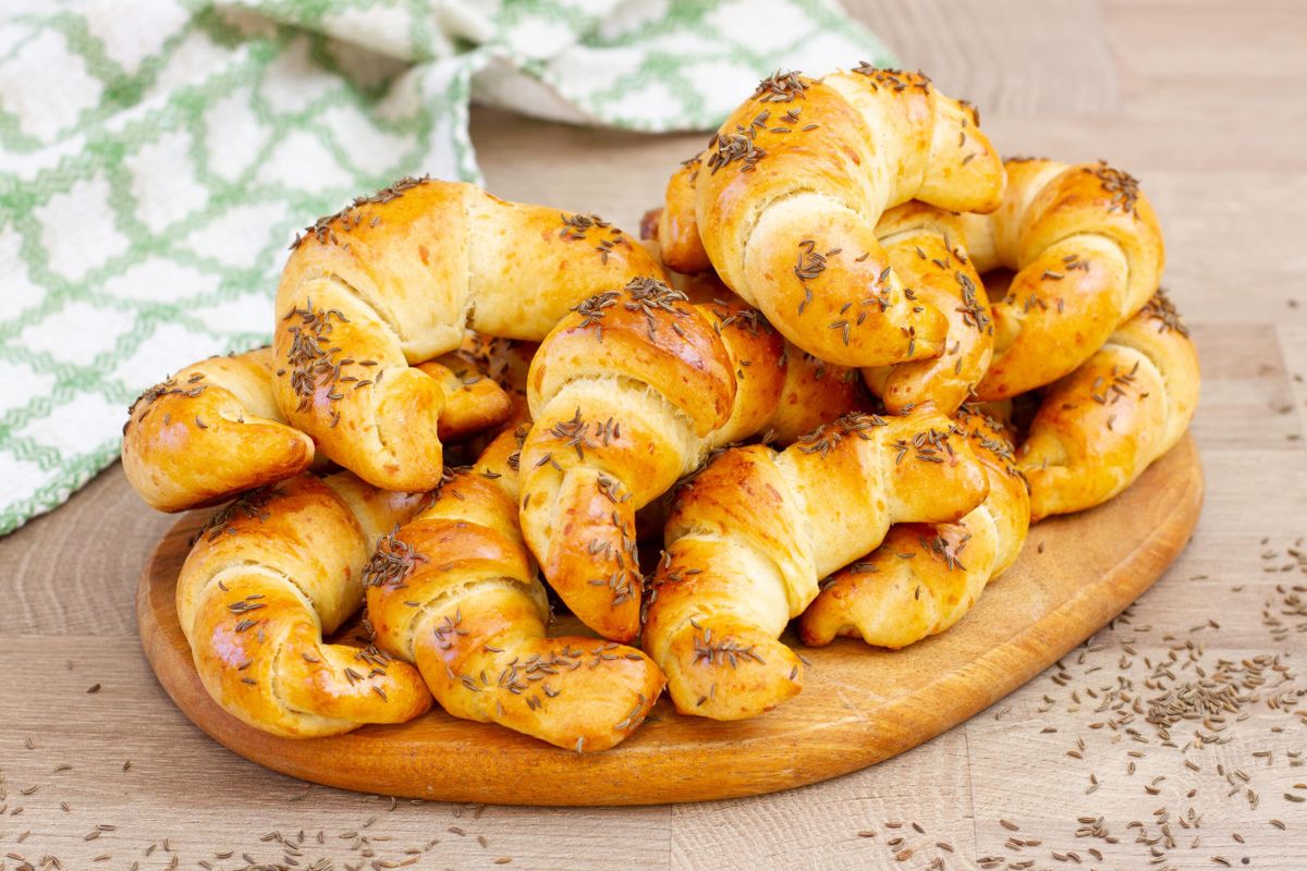 Przepis na szybkie rogaliki serowe