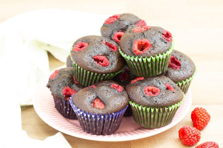Przepis na muffiny czekoladowe z malinami