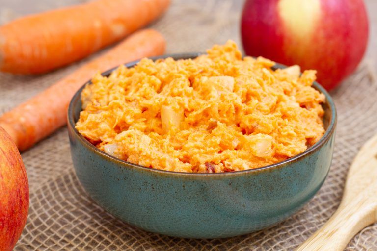 Przepis na surówkę z marchewki i ananasa