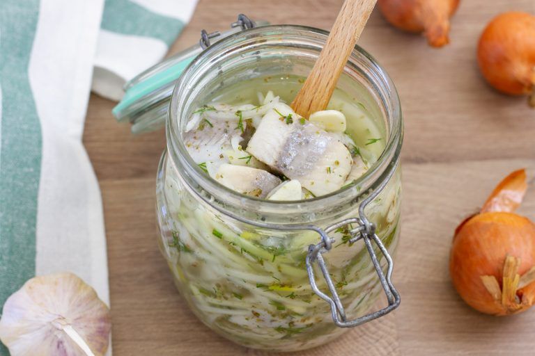 Przepis na śledzie po żydowsku