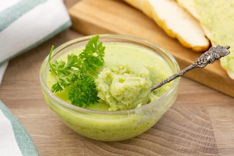 Przepis na masło czosnkowe