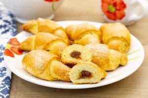 Przepis na rogaliki krucho-drożdżowe