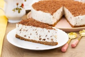 Przepis na sernik stracciatella bez pieczenia