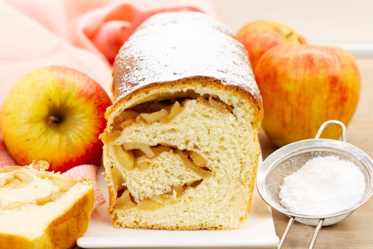 Przepis na drożdżówkę z jabłkami
