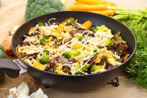Przepis na stir fry z kurczakiem i warzywami